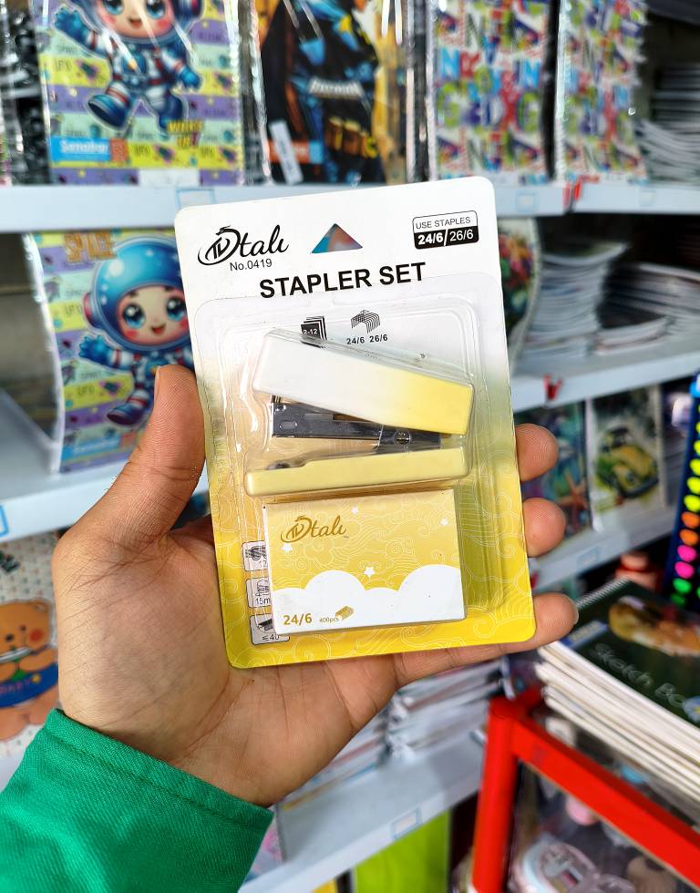 منگنه به همراه میخ منگنه سایز 24/6